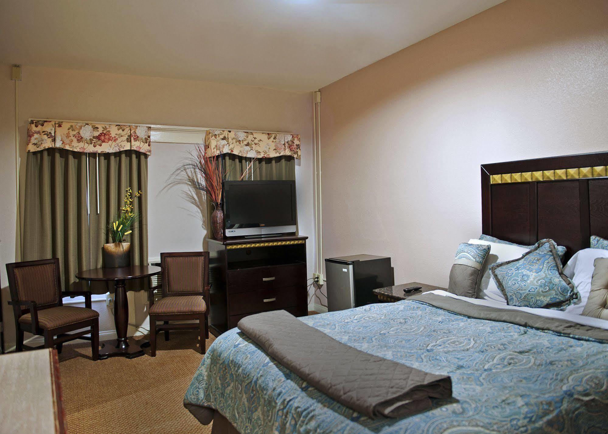 Harborview & Suites-convention Center-airport-gaslamp-seaworld-zoo-balboa Park San Diego