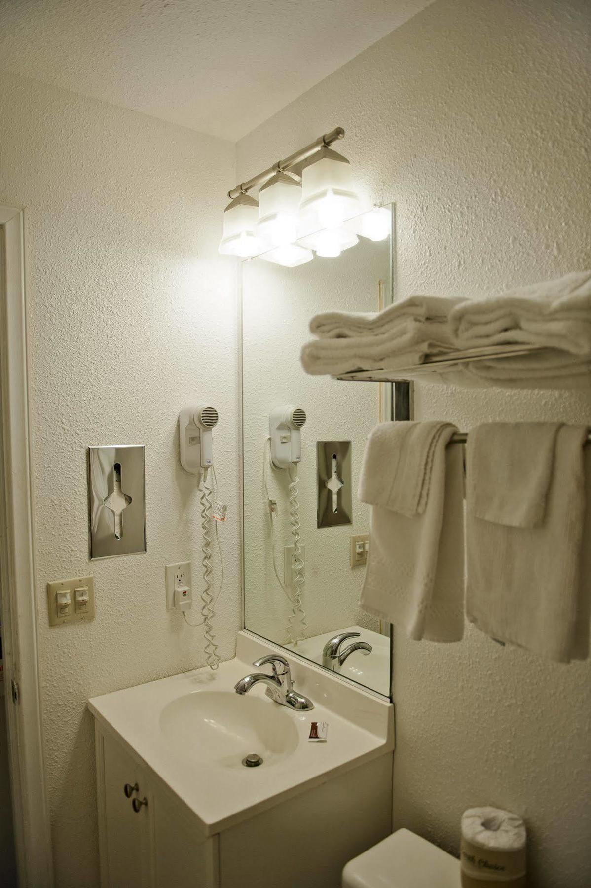 Harborview & Suites-convention Center-airport-gaslamp-seaworld-zoo-balboa Park